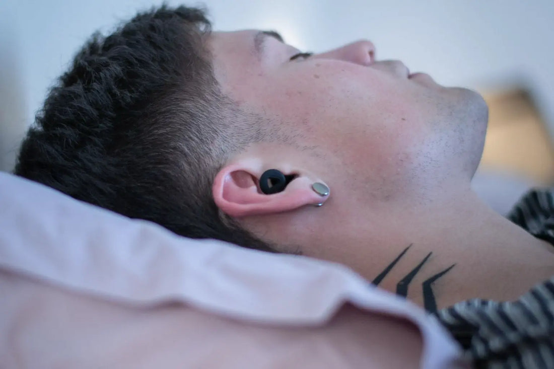 Tapones para dormir: cómo reducir el ronquido de tu pareja sin aislarte