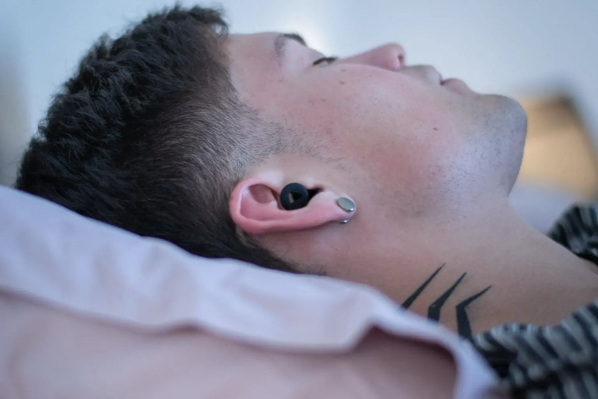 Tapones para dormir: cómo reducir el ronquido de tu pareja sin aislarte