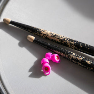 Tapones para los oídos reutilizables Mood Earplugs Happy Pink, ideales para reducir el ruido sin aislarte.