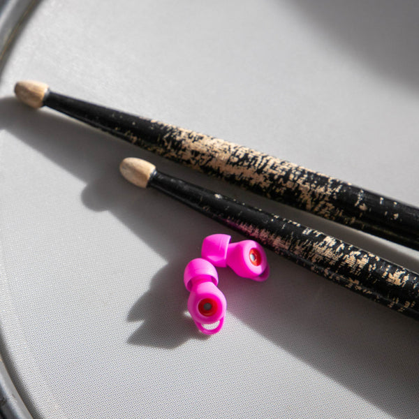 Tapones para los oídos reutilizables Mood Earplugs Happy Pink, ideales para reducir el ruido sin aislarte.